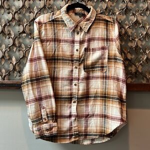 Love Tree flannel button front shirt. M. Front pocket. Plaid.Excellent condition